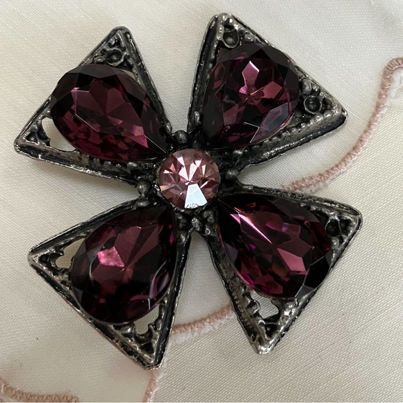 Purple Flower shaped Brooch vintage - Picture 5 of 5